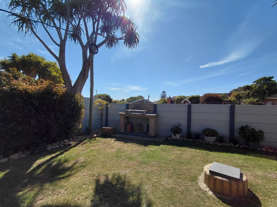 5 Bedroom Property for Sale in C Place Eastern Cape